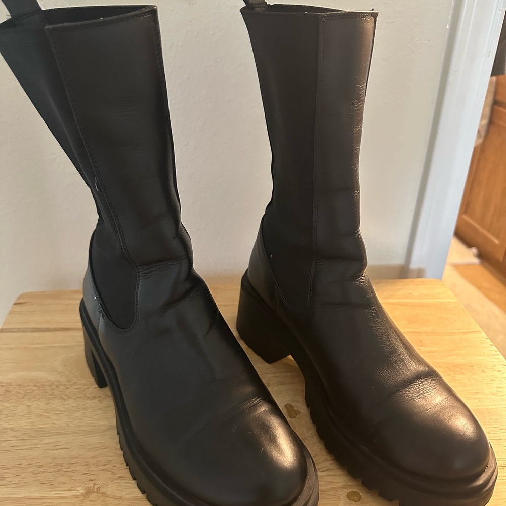 Steve Madden Black Combat Boots Sleek Leather Design